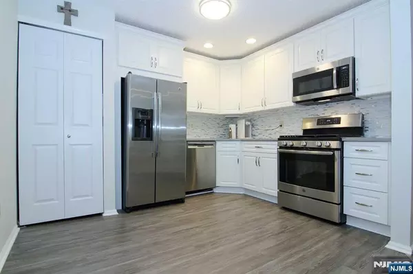 Mahwah, NJ 07430,407 Poets WAY