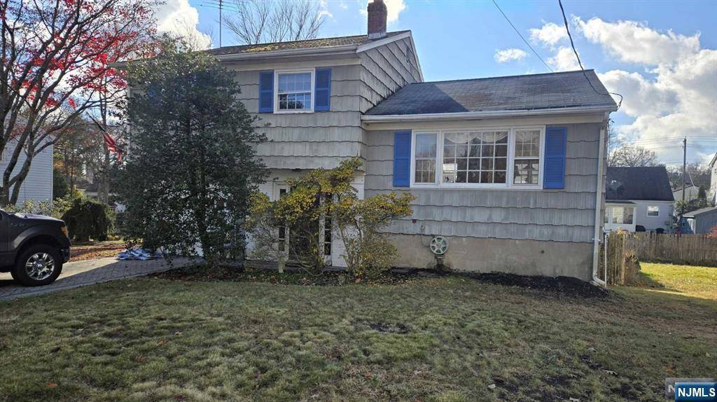 27 Lindbergh Pkwy, Waldwick, NJ 07463