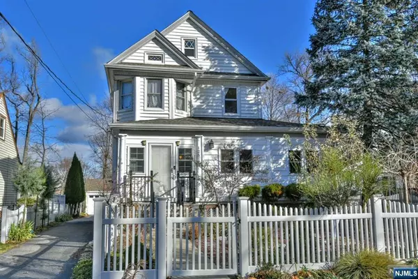 125 Bogert ST, Teaneck, NJ 07666