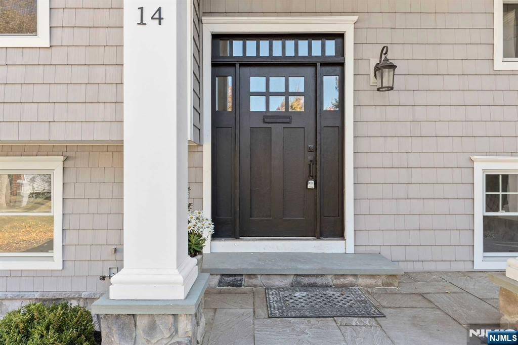 Livingston, NJ 07039,14 Millbrook CT