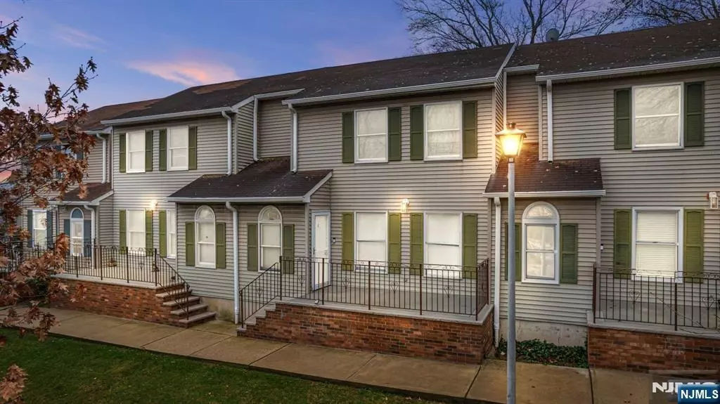 Maplewood, NJ 07040,664 Irvington AVE #3