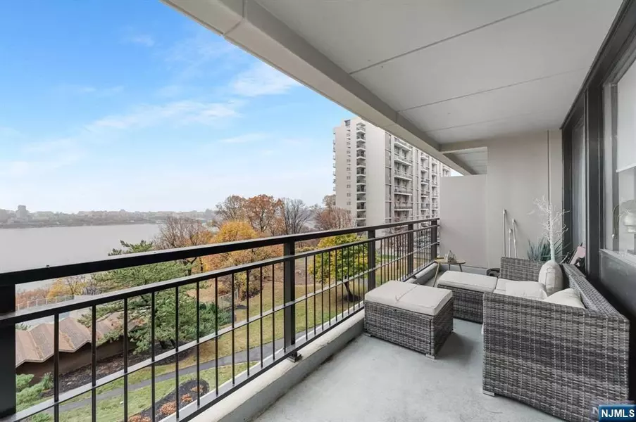 2 Horizon RD #625, Fort Lee, NJ 07024