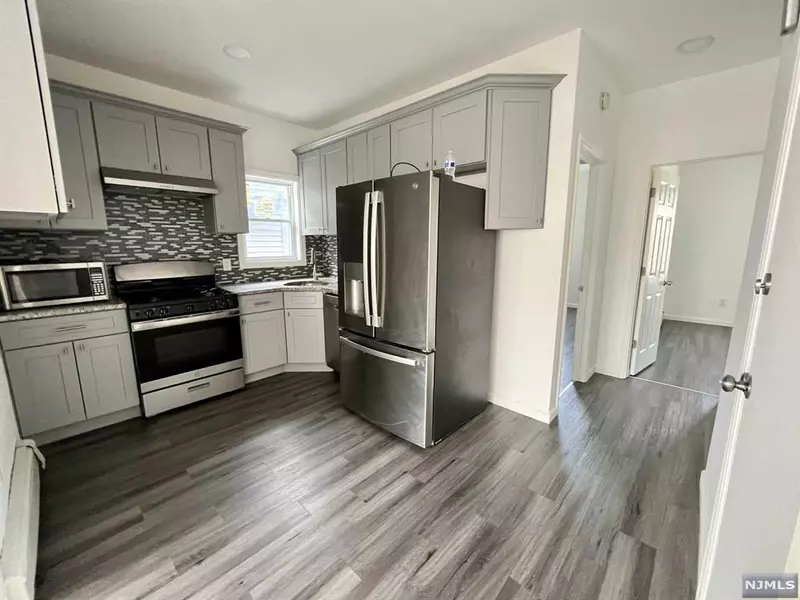 176 Bartholdi, Jersey City, NJ 07305