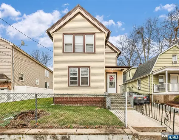 Bergenfield, NJ 07621,86 W Main ST
