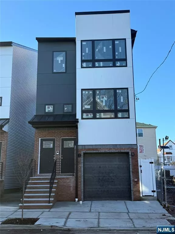 103 8th ST, Newark, NJ 07107