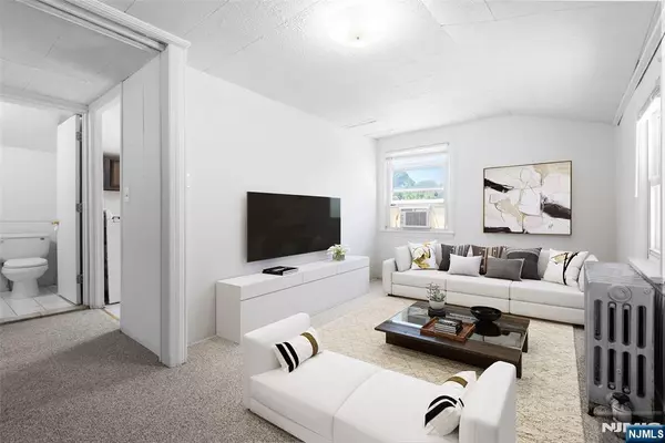 Palisades Park, NJ 07650,138 E Central BLVD