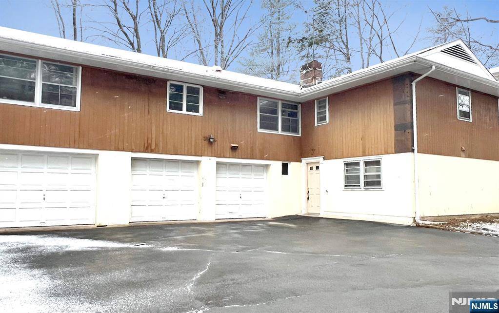 Upper Saddle River, NJ 07458,330 Saddle River RD