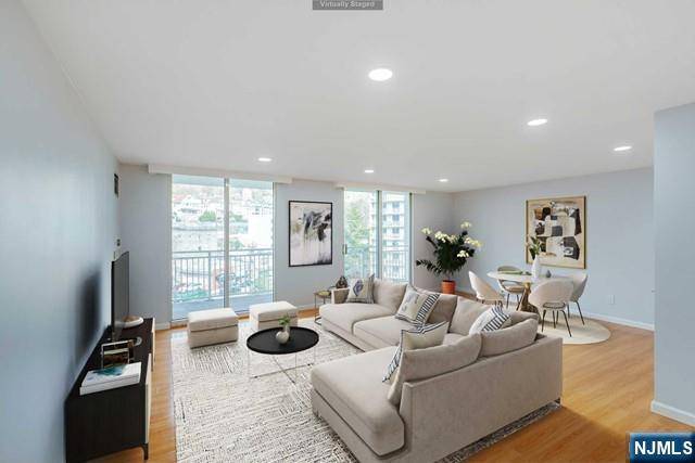 Edgewater, NJ 07020,1077 River RD #706
