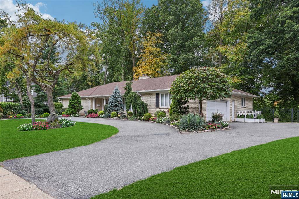 Oradell, NJ 07649,673 Iroquois ST