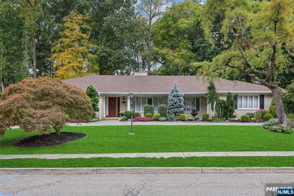 673 Iroquois ST, Oradell, NJ 07649