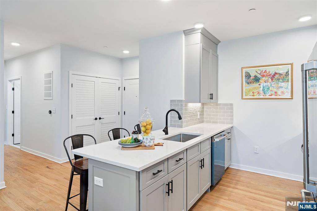 Bloomfield, NJ 07003,660 Bloomfield AVE #405