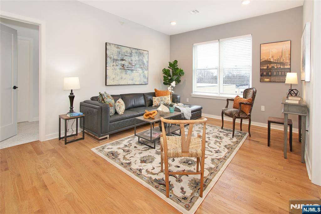 660 Bloomfield AVE #406, Bloomfield, NJ 07003
