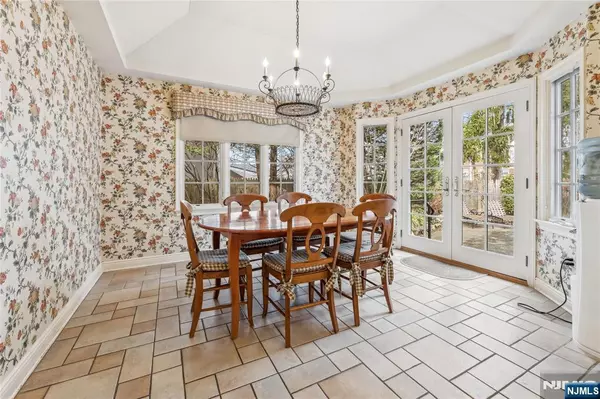 Teaneck, NJ 07666,539 Maitland AVE