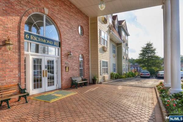 6409 Richmond RD #409, West Milford, NJ 07480