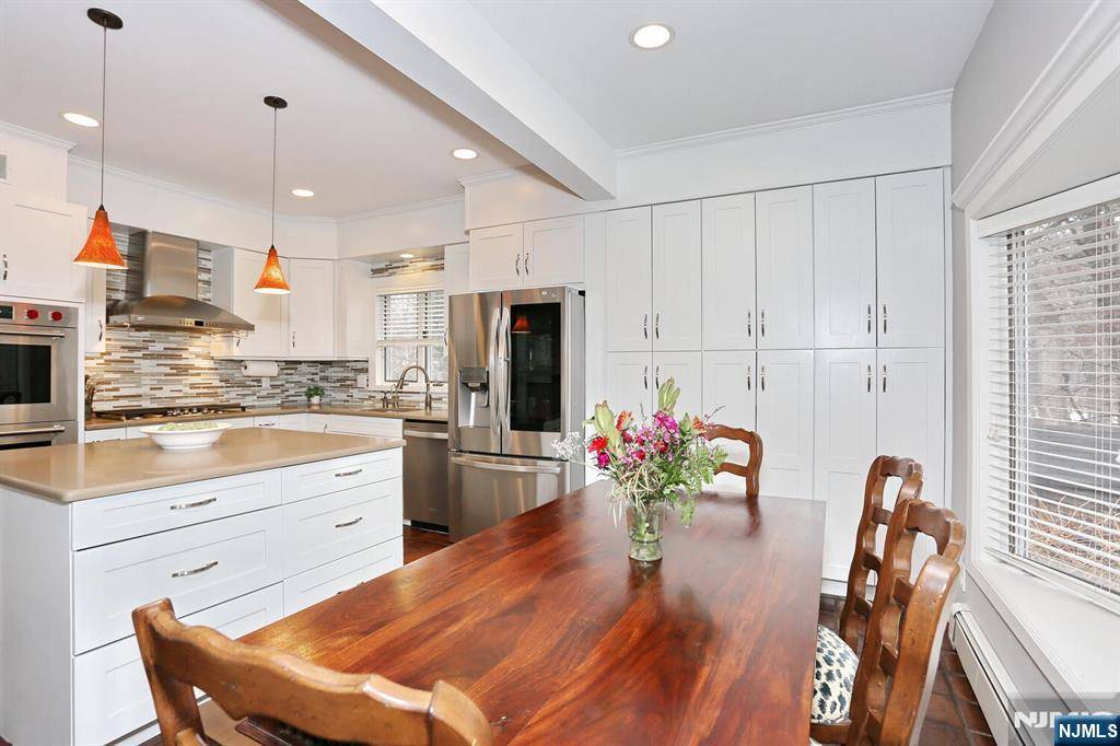 Allendale, NJ 07401,775 Crescent AVE