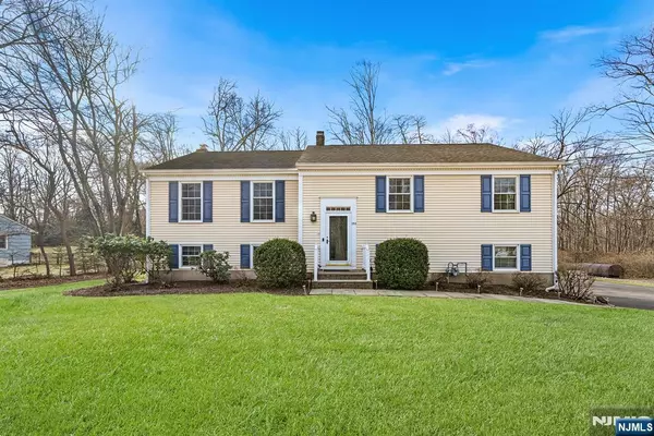 Franklin Lakes, NJ 07417,752 Lawlins RD