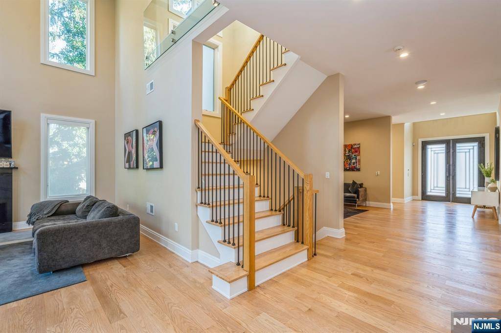 Tenafly, NJ 07670,11 Leroy ST
