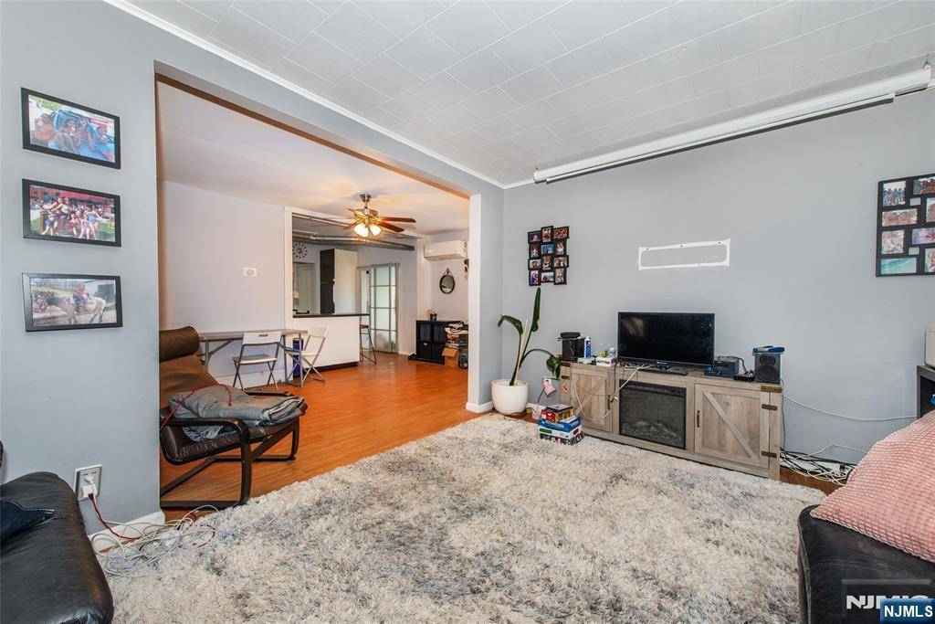 Teaneck, NJ 07666,31 Robinson ST