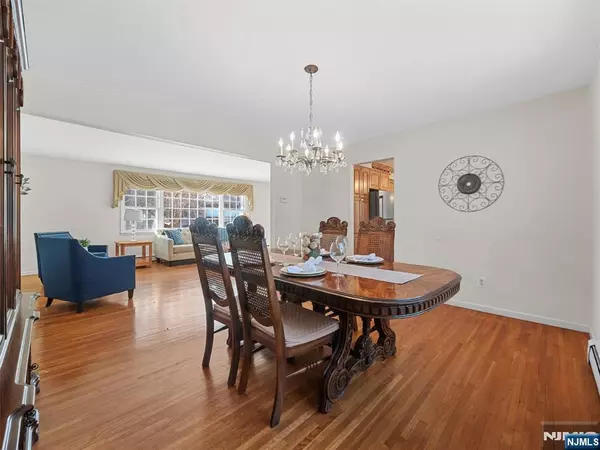 Ramsey, NJ 07446,22 Indian Valley RD