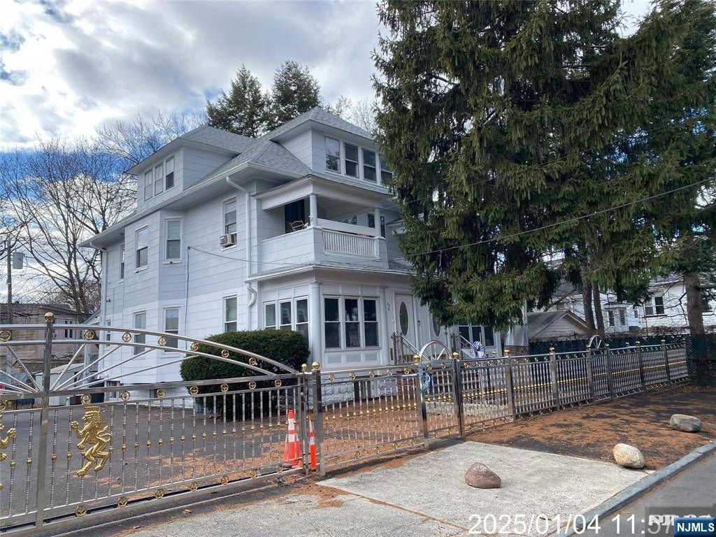 36 White TER, Newark, NJ 07108