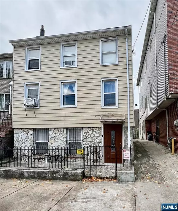 147 Van Winkle AVE, Jersey City, NJ 07306