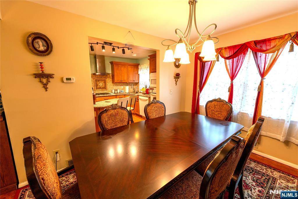 Union, NJ 07083,302 Foxwood RD
