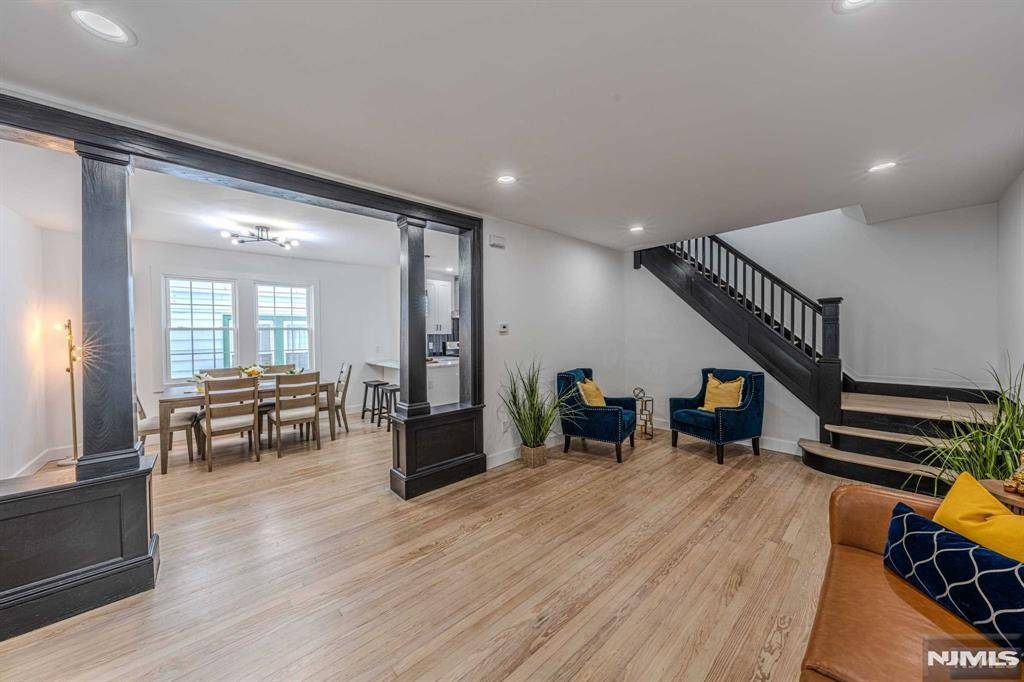 284 Born ST, Secaucus, NJ 07094