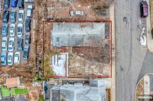 Edgewater, NJ 07020,17 Garden PL
