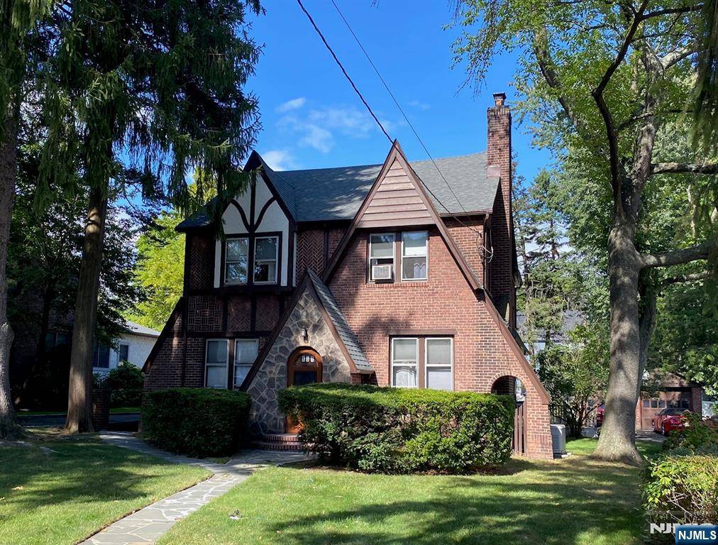161 Cherry LN, Teaneck, NJ 07666