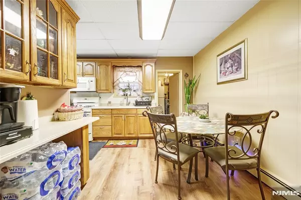 Passaic, NJ 07055,28 Mattimore ST