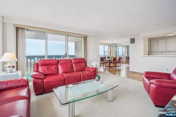 Fort Lee, NJ 07024,555 North AVE #17R