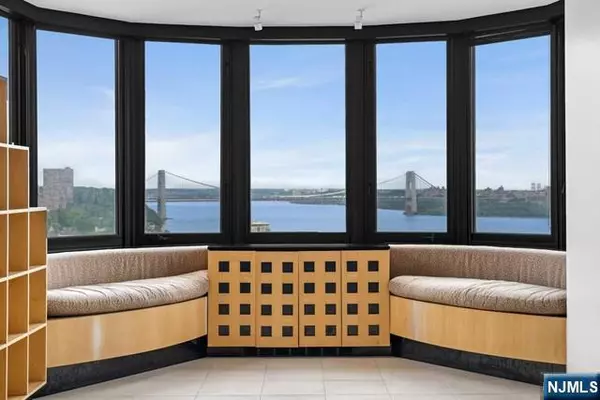 Cliffside Park, NJ 07010,100 Carlyle DR #16JK-N