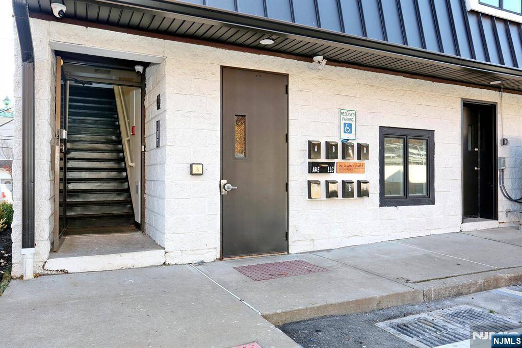 Haworth, NJ 07641,160 Terrace ST #2C