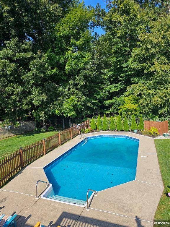 Bloomingdale, NJ 07403,61 Charles ST