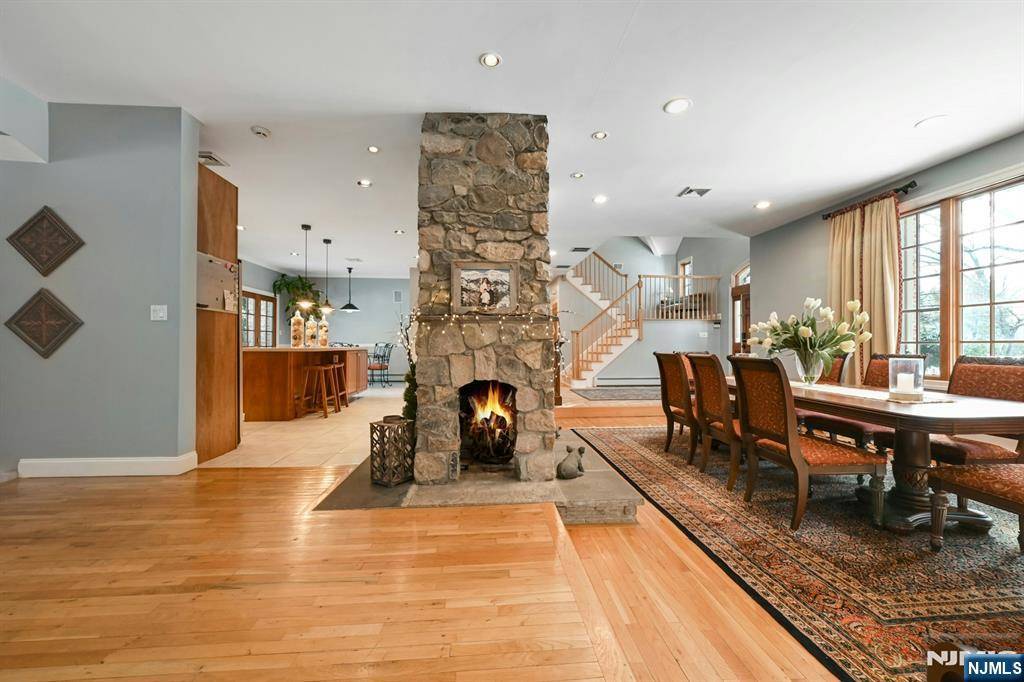 Upper Saddle River, NJ 07458,9 Ripplewood DR