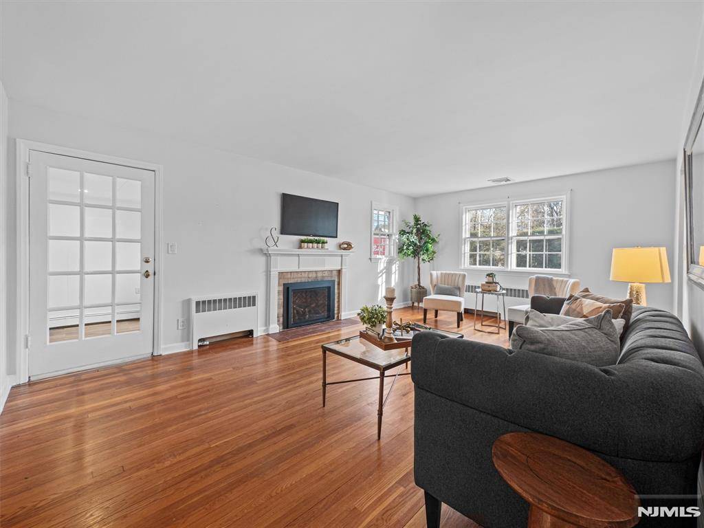 Oradell, NJ 07649,487 1st ST