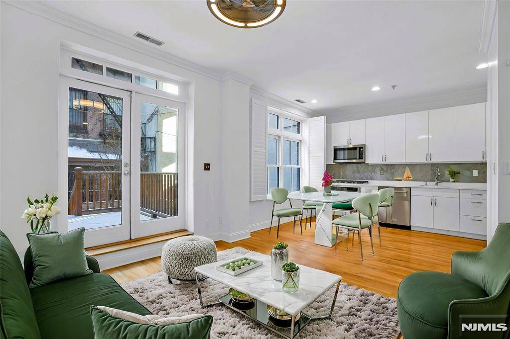 104 York ST #2, Jersey City, NJ 07302