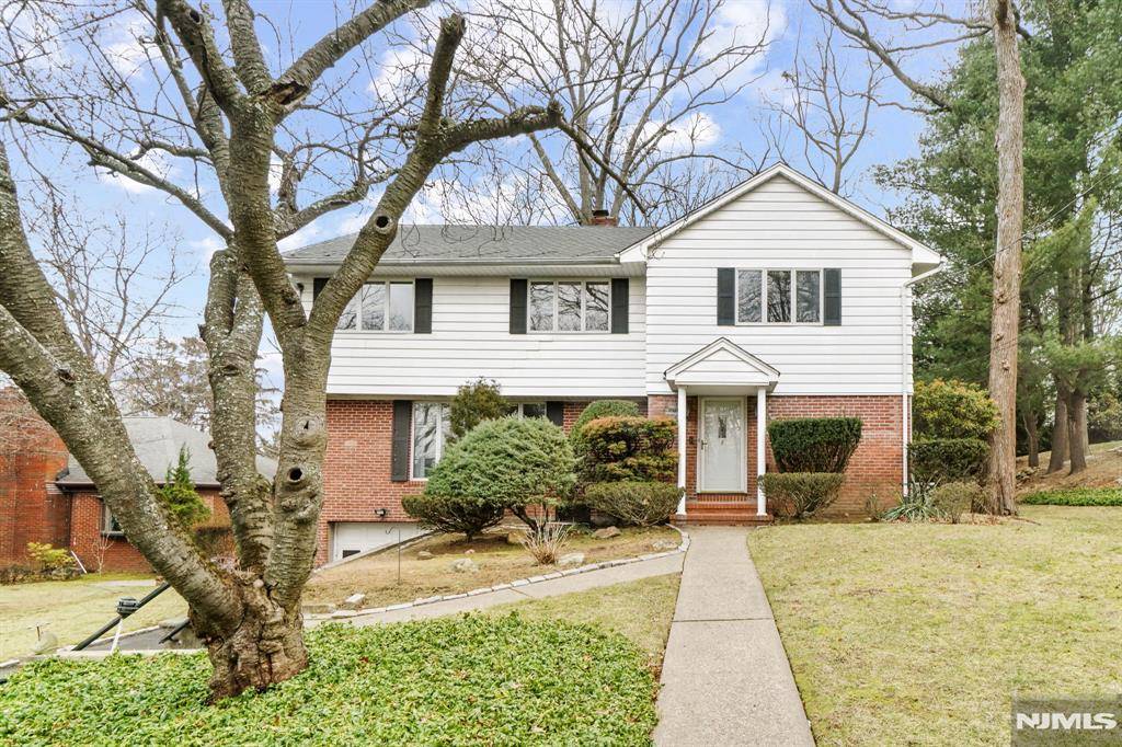 5 N Summit ST, Tenafly, NJ 07670