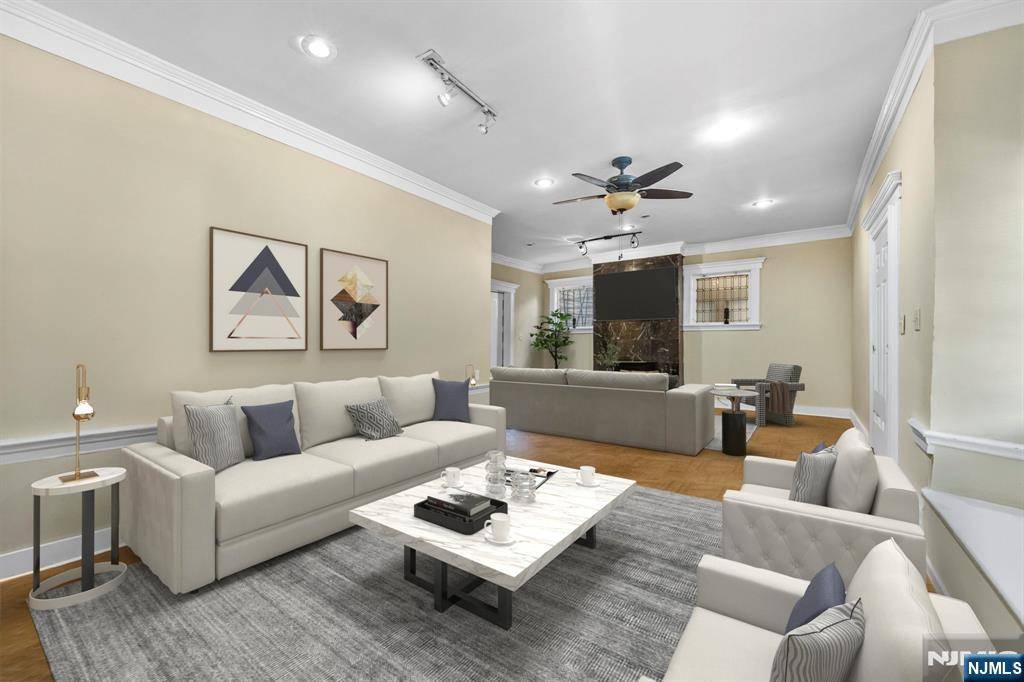 East Orange, NJ 07017,84 N Munn
