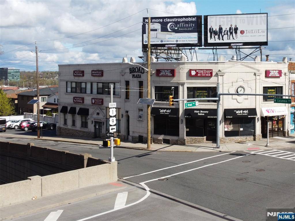 Palisades Park, NJ 07650,1 W Columbia AVE