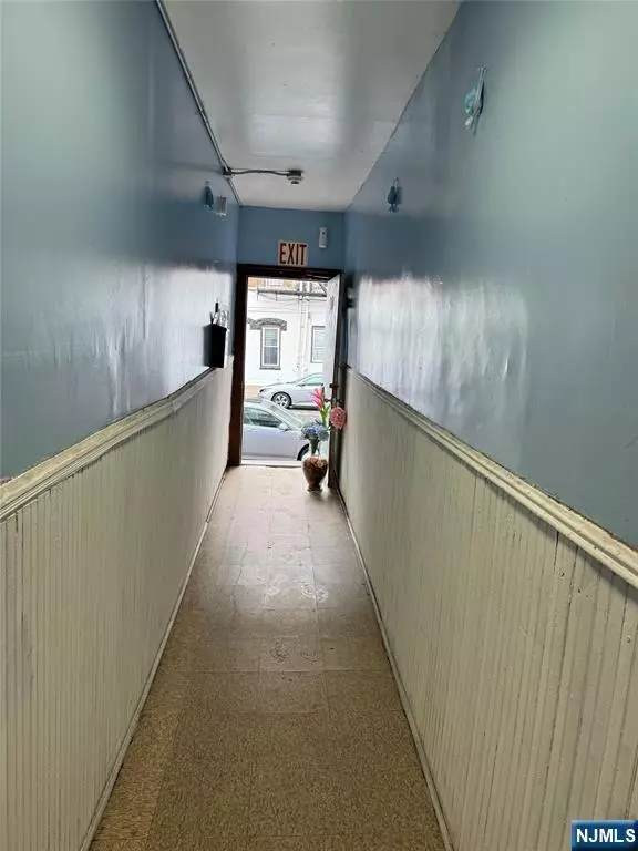 Passaic, NJ 07055,90 4th ST