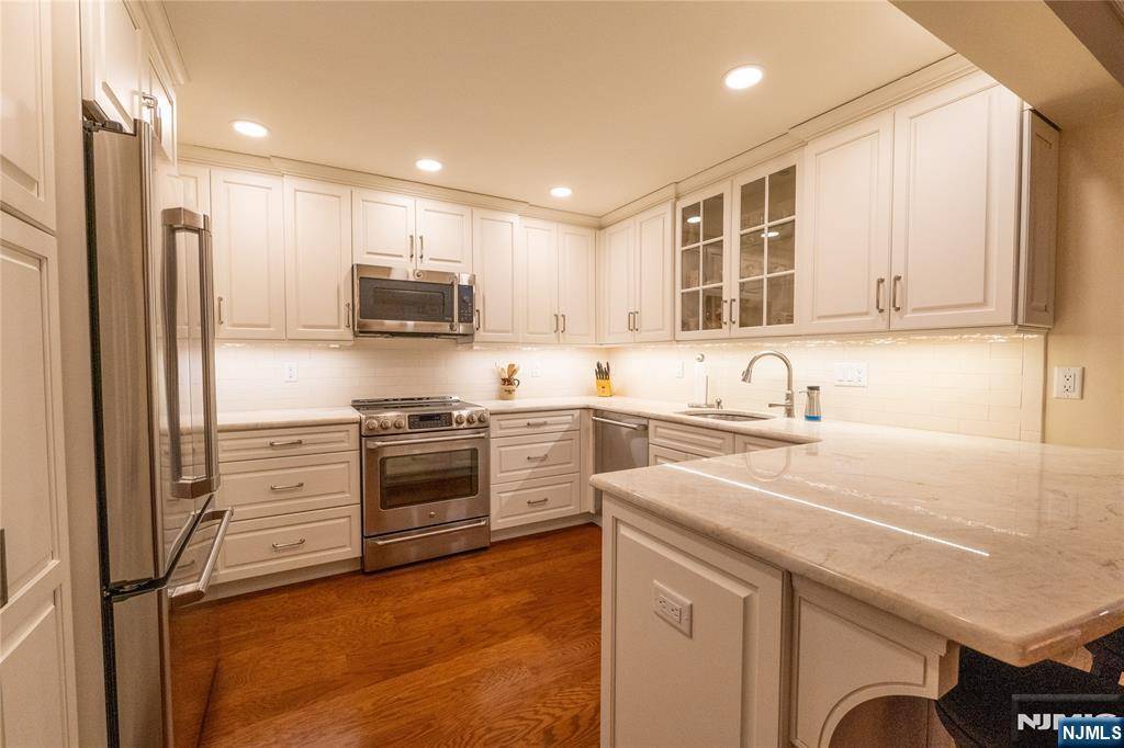 River Vale, NJ 07675,521 Piermont AVE #411A