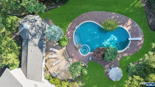 Wyckoff, NJ 07481,365 Annette CT