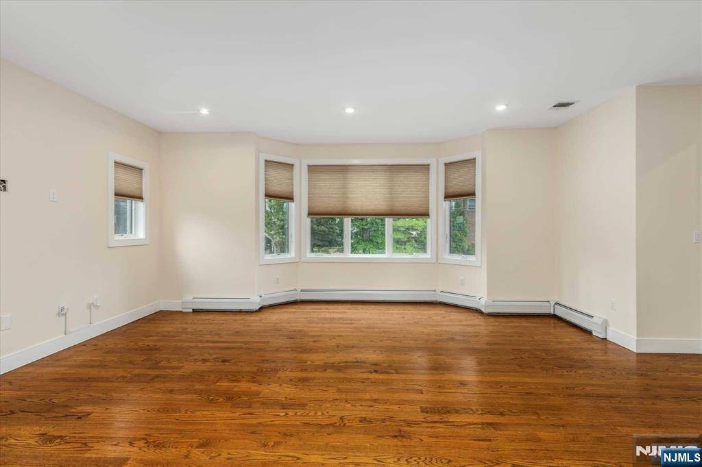 Fort Lee, NJ 07024,338 Coolidge AVE
