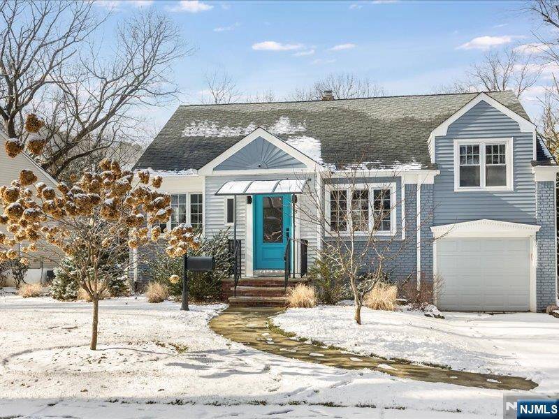 18 Chestnut Hill PL, Glen Ridge, NJ 07028