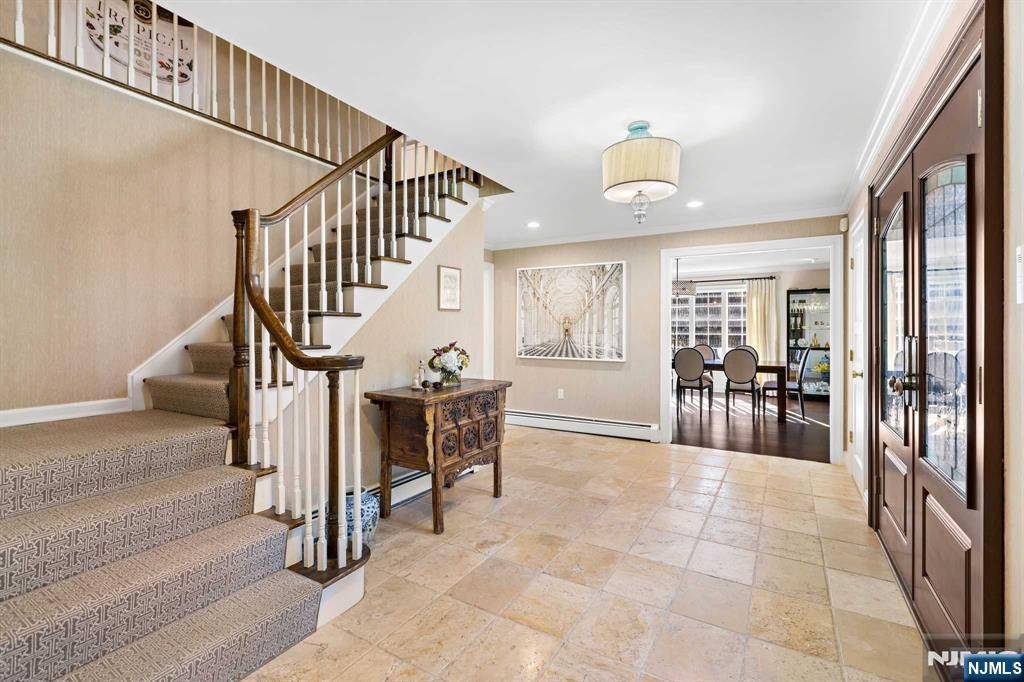 Cresskill, NJ 07626,12 Lambs LN