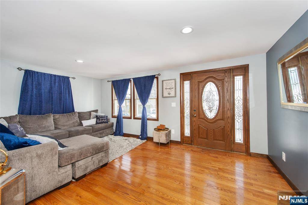 Dumont, NJ 07628,31 Highland AVE