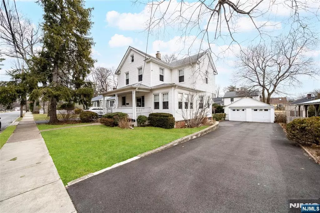 Ridgewood, NJ 07450,473 Van Buren ST