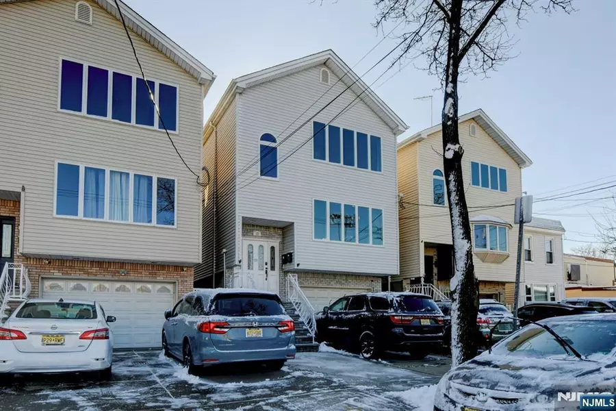 13 Ann ST, Newark, NJ 07105