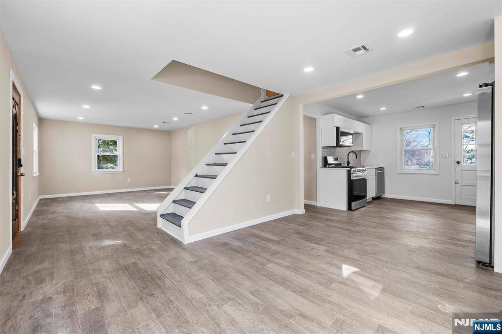 Teaneck, NJ 07666,1802 Palisade AVE
